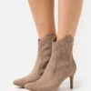 Anna Field Enkellaarsjes Met Hoge Hak - Taupe 1 Anna Field Enkellaarsjes Met Hoge Hak - Taupe -Anna Field 6a0c670a6ddd4b1a800dc2ddc78681fe